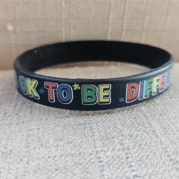 Its ok to be Different Bracelet I have Autism Wrist Band Black Stretched Rubber - Picture 9 of 10
